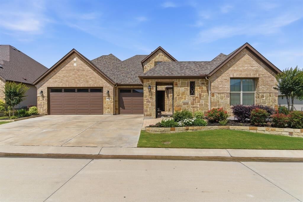 Property Photo:  8704 Latite Lane  TX 76207 