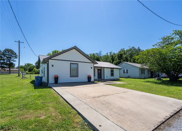Property Photo: 800 SW 3rd Avenue AR 72736