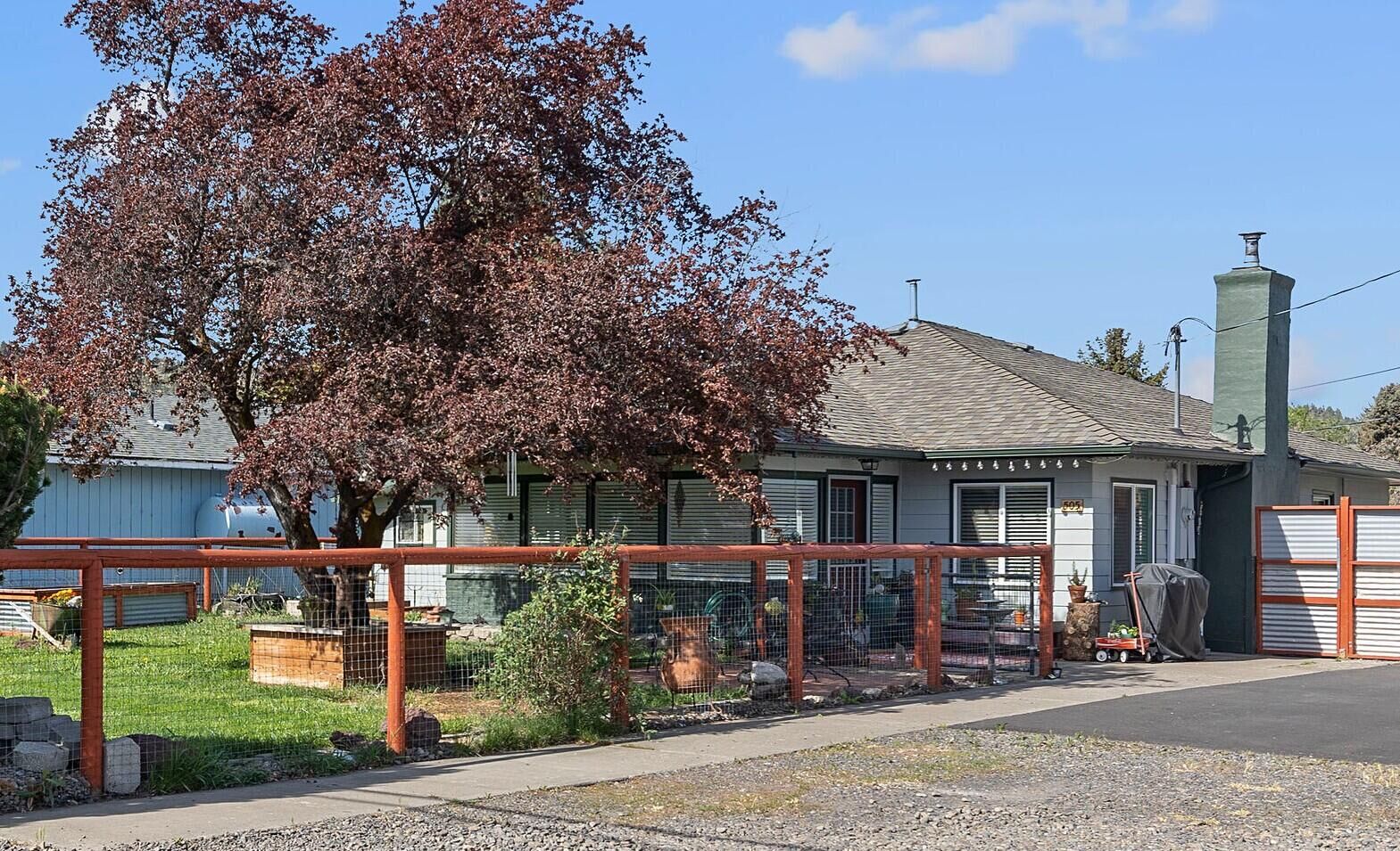 Property Photo:  505 S Main Street  OR 97754 