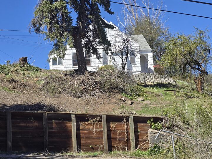 Property Photo:  604 N 7th Street  OR 97601 