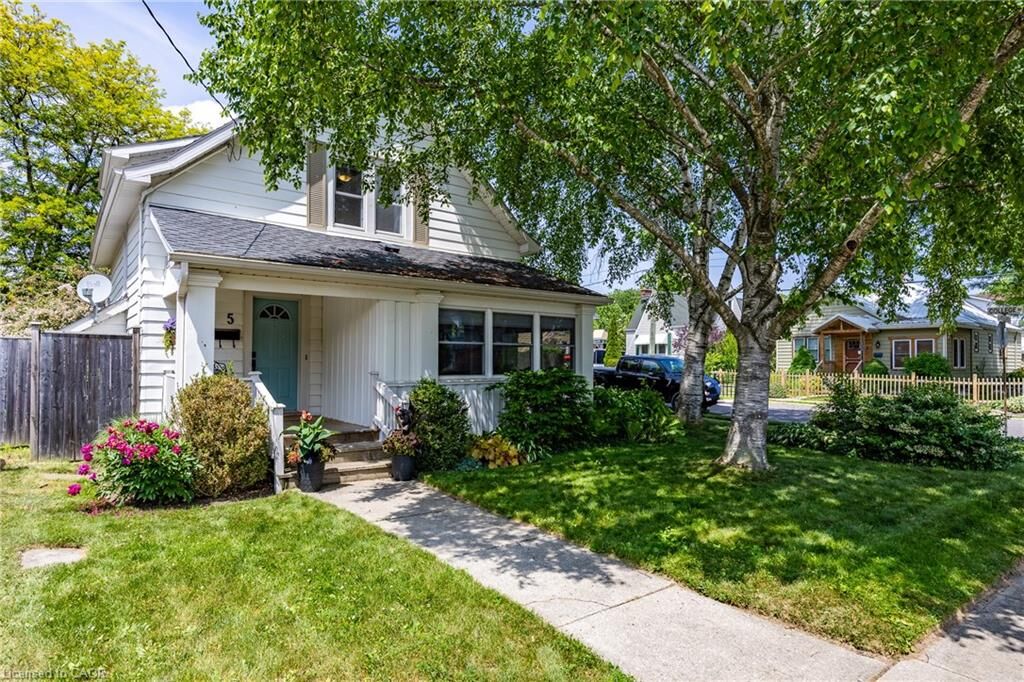 Property Photo: 5 Hawthorne Avenue ON N3Y 2L6