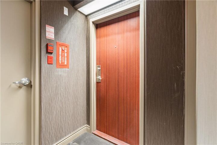 Property Photo:  880 Dundas Street W 503  ON L5C 4H3 