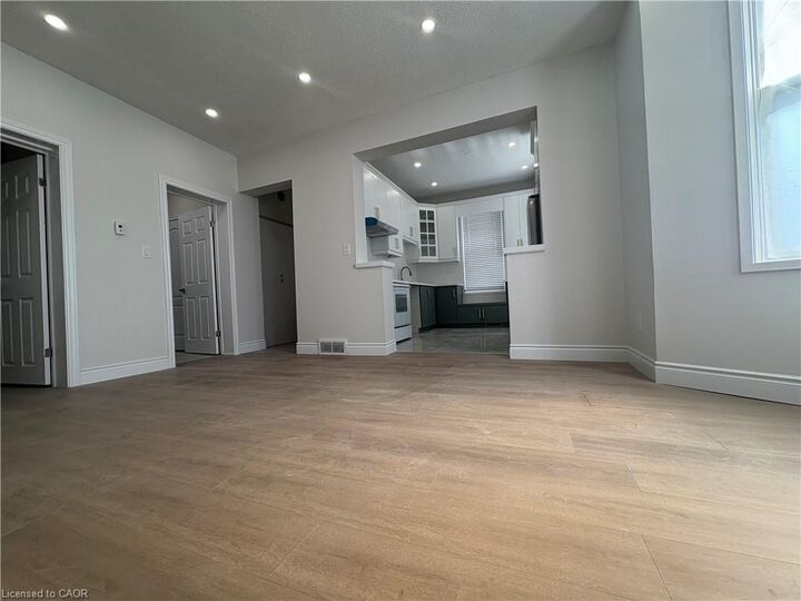 Property Photo:  160 Nelson Street Front  ON N3S 4B6 