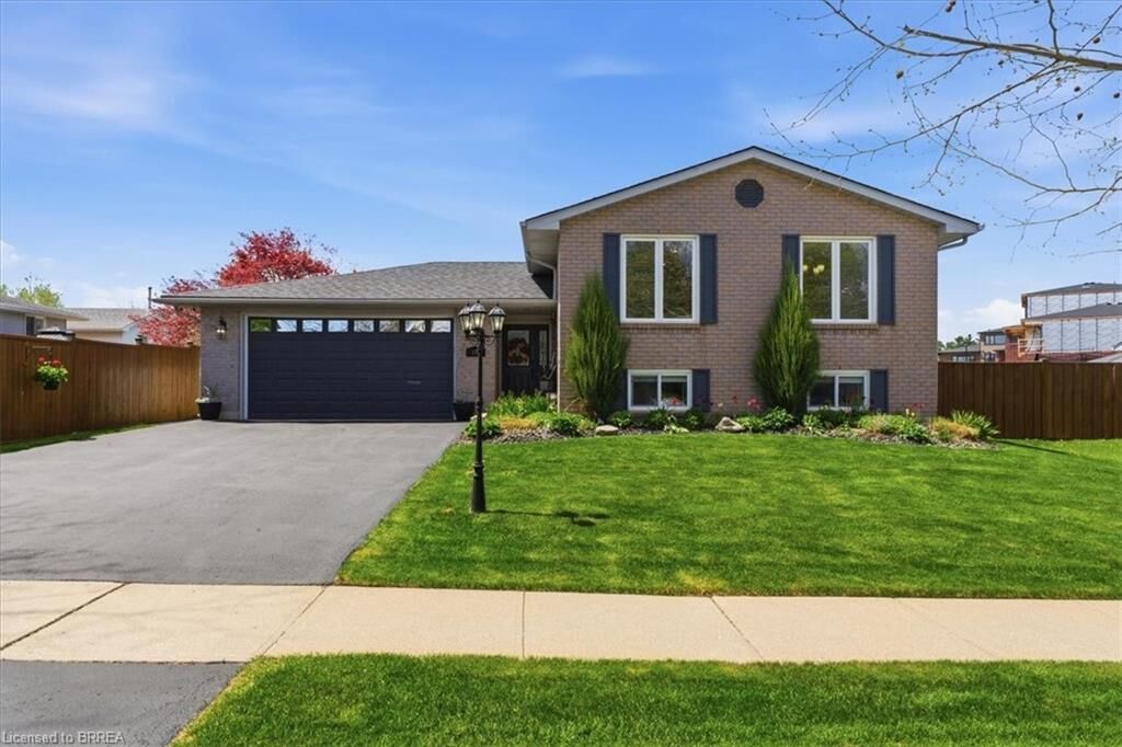 Property Photo:  139 Branlyn Crescent  ON N3P 1Z9 