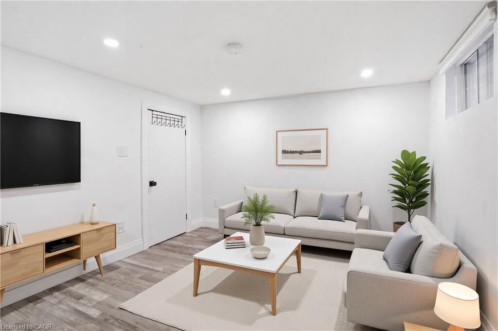 Property Photo:  40 Garfield Avenue N Lower  ON L8M 2R6 