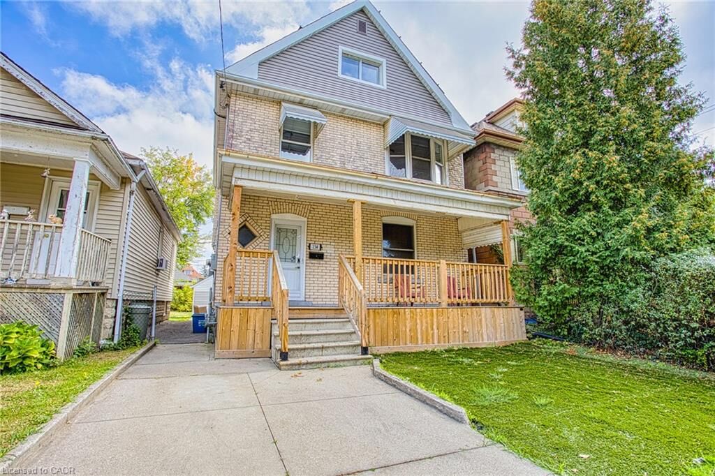 Property Photo:  134 Rosslyn Avenue N  ON L8L 7P6 