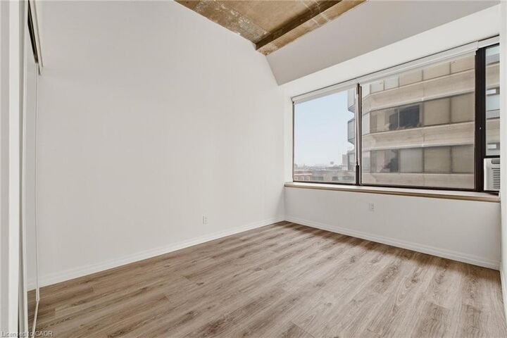 Property Photo:  30 Duke Street 2302  ON N2H 3W5 