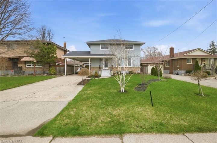 Property Photo:  22 Paris Road  ON N3R 1H7 