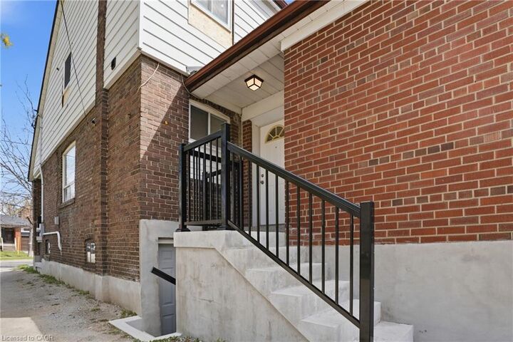 Property Photo:  1049 Glencairn Avenue Main Floor  ON M6B 2B1 