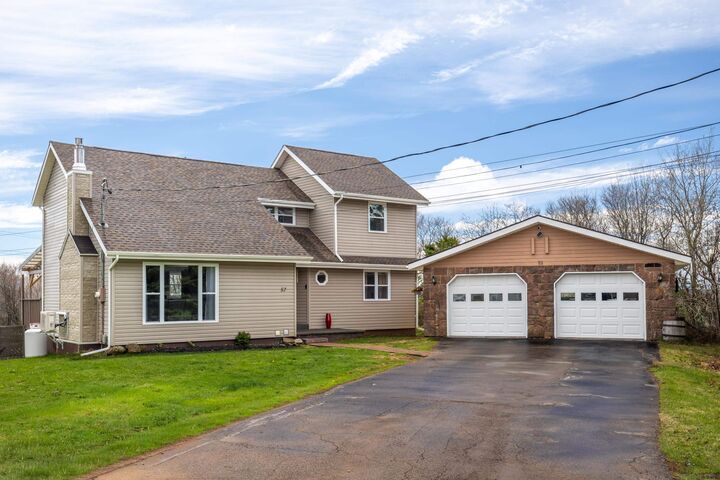 Property Photo:  52 Thorndale Drive  PE C1E 1T2 