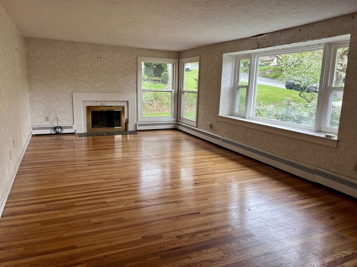 Property Photo:  79 Newton Ave N  MA 01602 