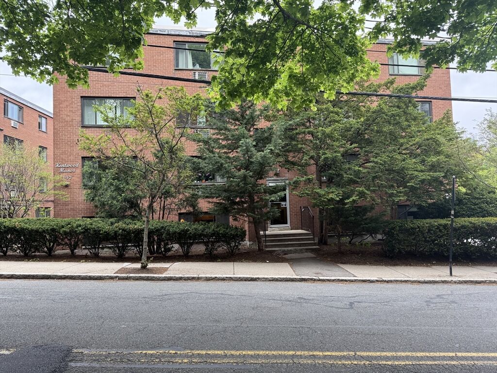 Property Photo:  197 Kent St 17  MA 02446 