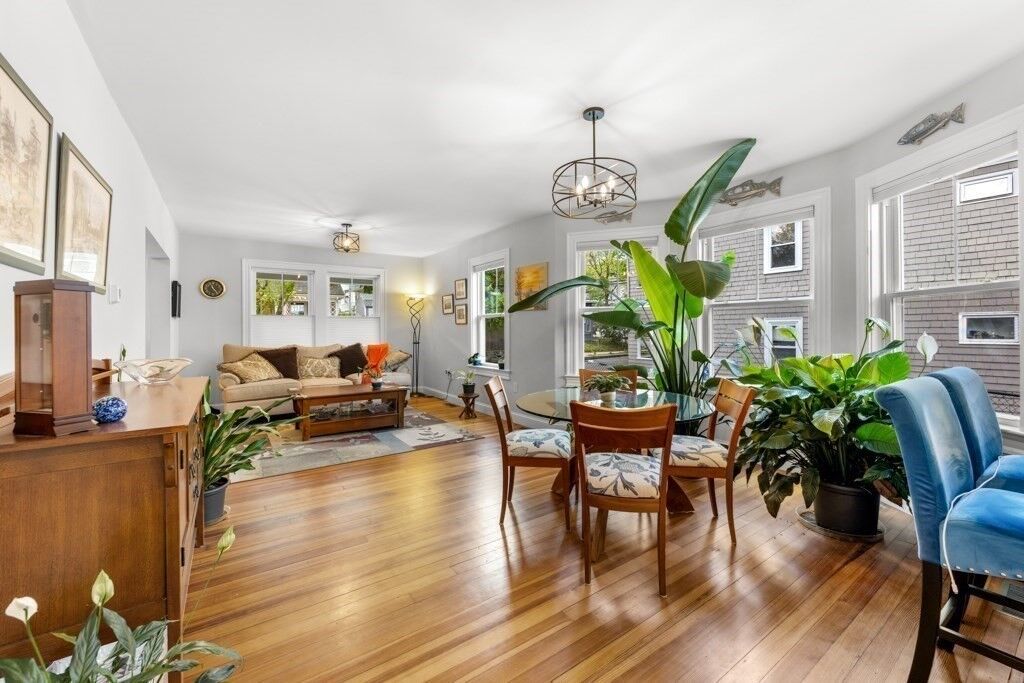 Property Photo:  30 Gloucester St 30  MA 02476 