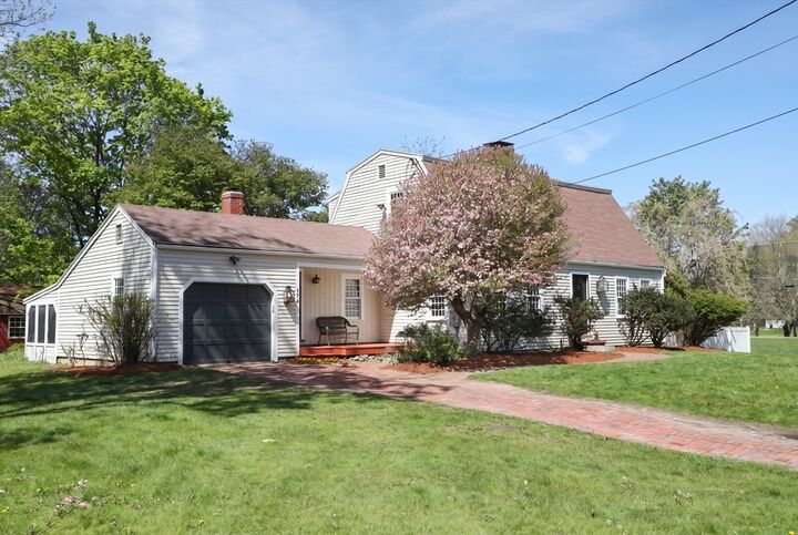 Property Photo:  110 Cross St  MA 01810 