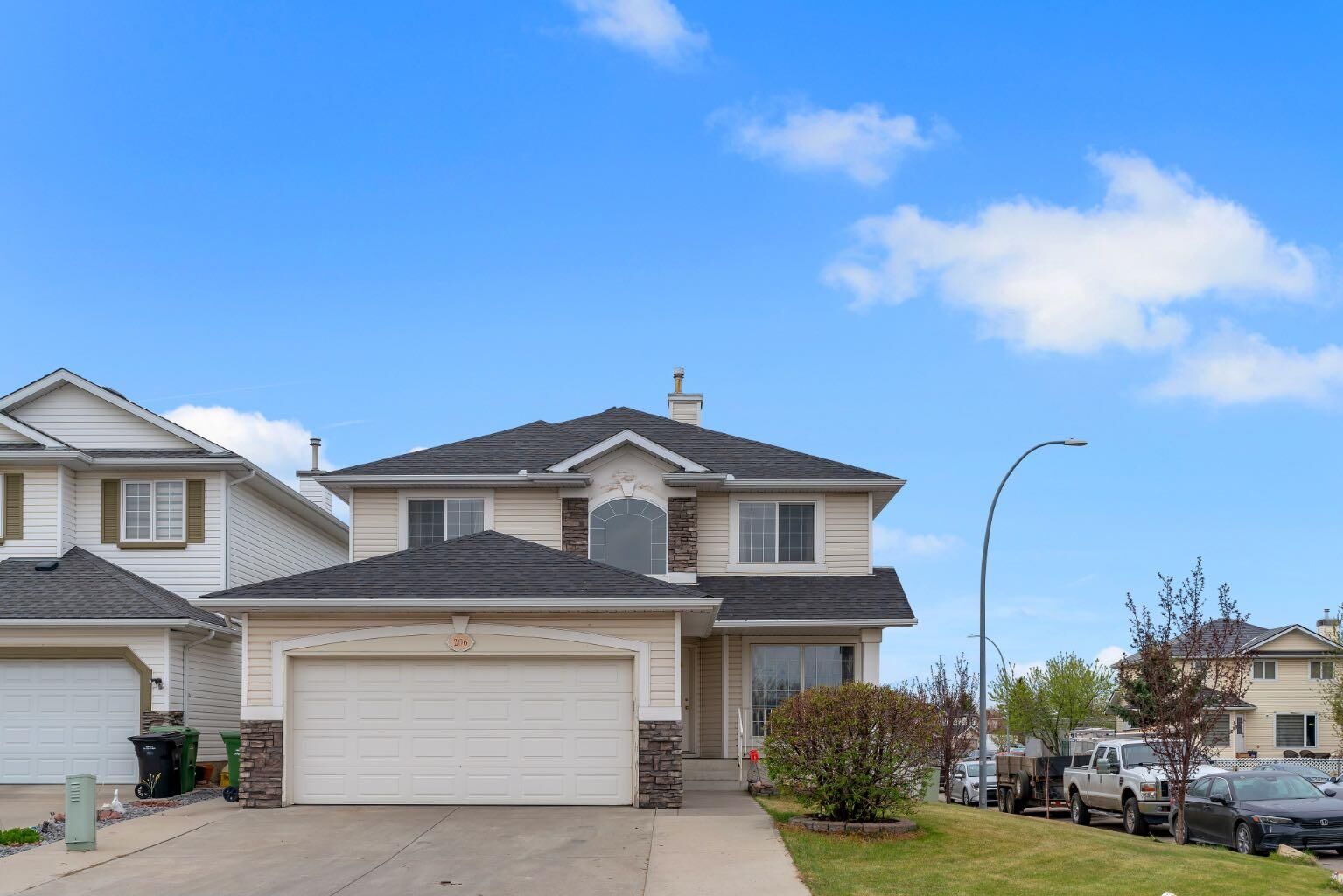 Property Photo:  206 Coral Keys Place NE  AB T3J 3W8 