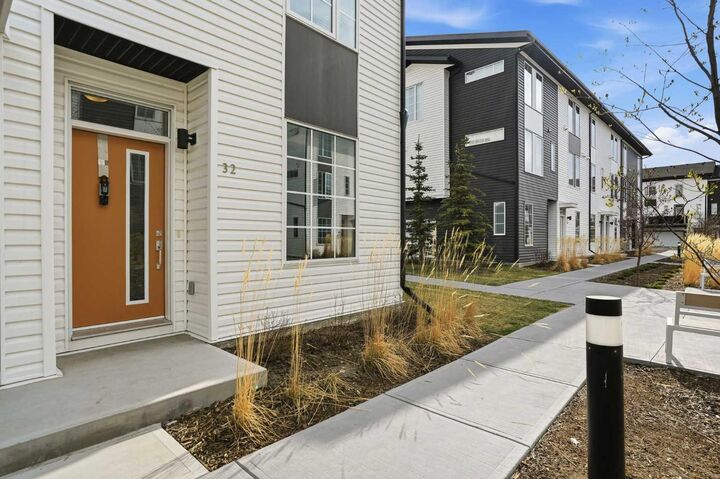 Property Photo:  32 Walgrove Common SE  AB T2X 4C2 