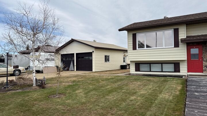 Property Photo: 9707 103 Street AB T0H 2R0