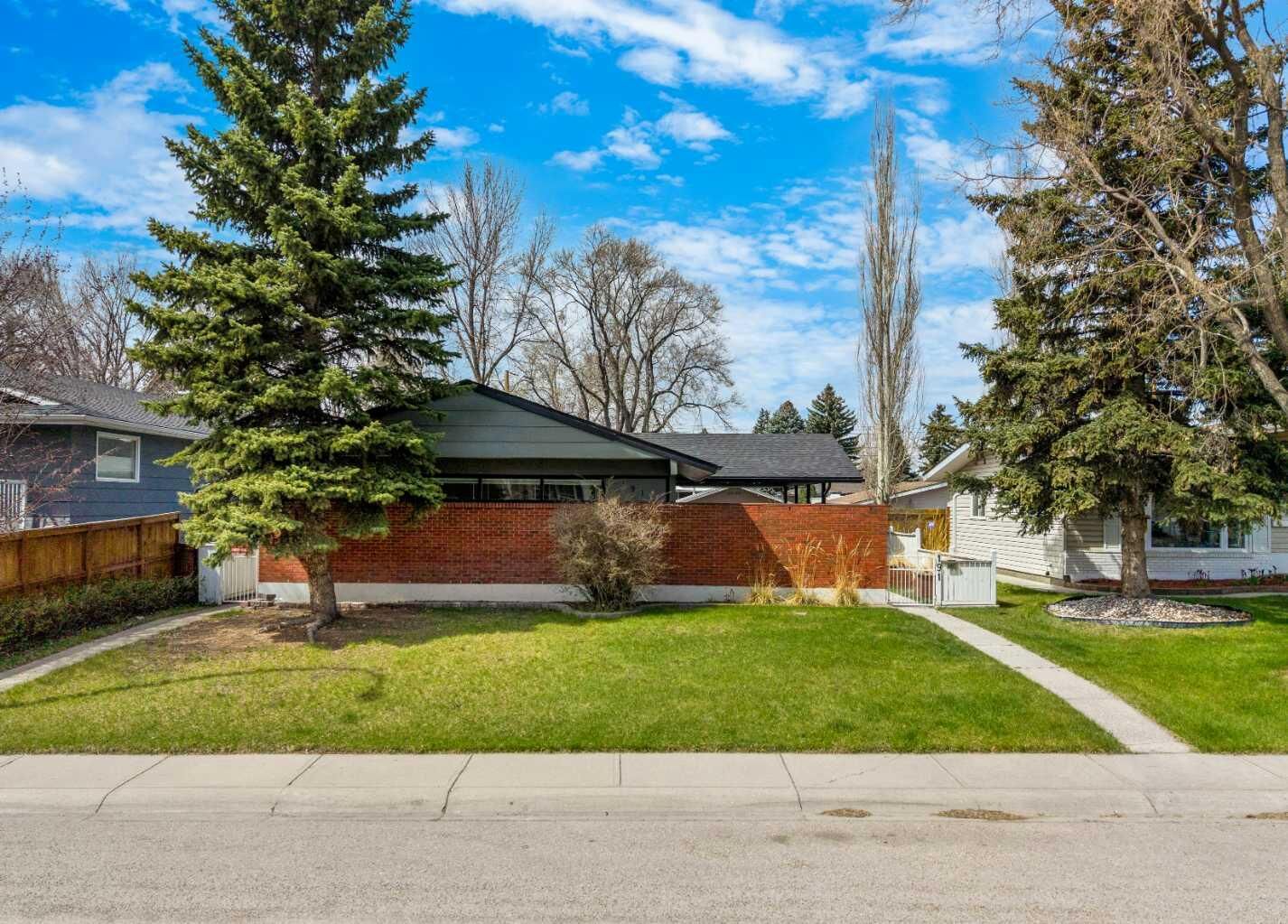 Property Photo:  191 Maple Court Crescent SE  AB T2J 1V9 