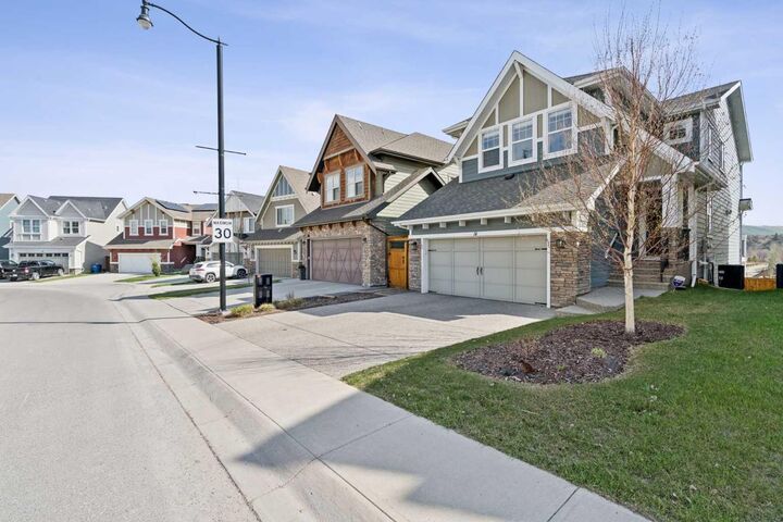 Property Photo:  14 Riviera View  AB T4C 0Y7 