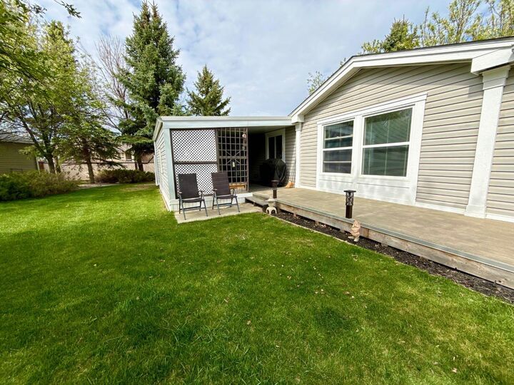 Property Photo:  3322 29 Street S  AB T1K 7K2 