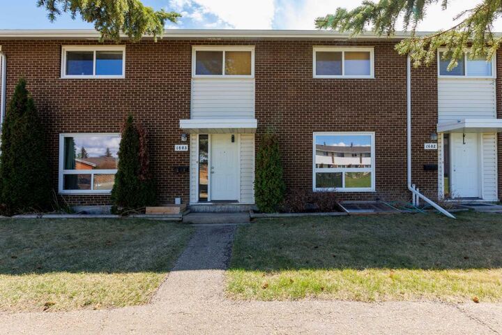 Property Photo: 3907 39 Street 1603 AB T4N 0M6