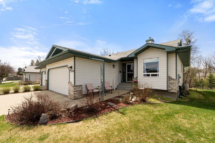 Property Photo:  5308 58 Street Close  AB T4V 4M9 