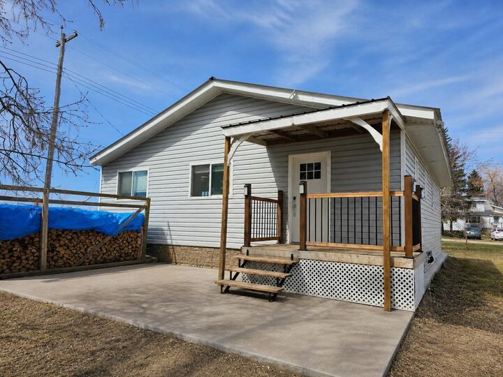 Property Photo:  4712 51 Avenue  AB T0C 0B0 