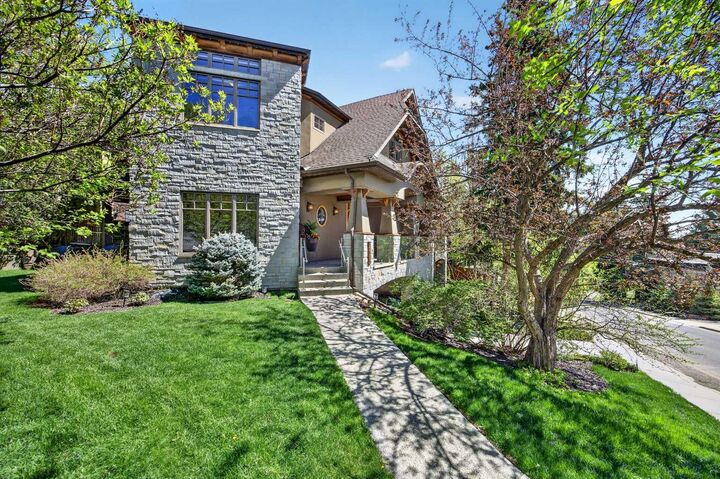 Property Photo:  914 36 Avenue SW  AB T2T 2E7 