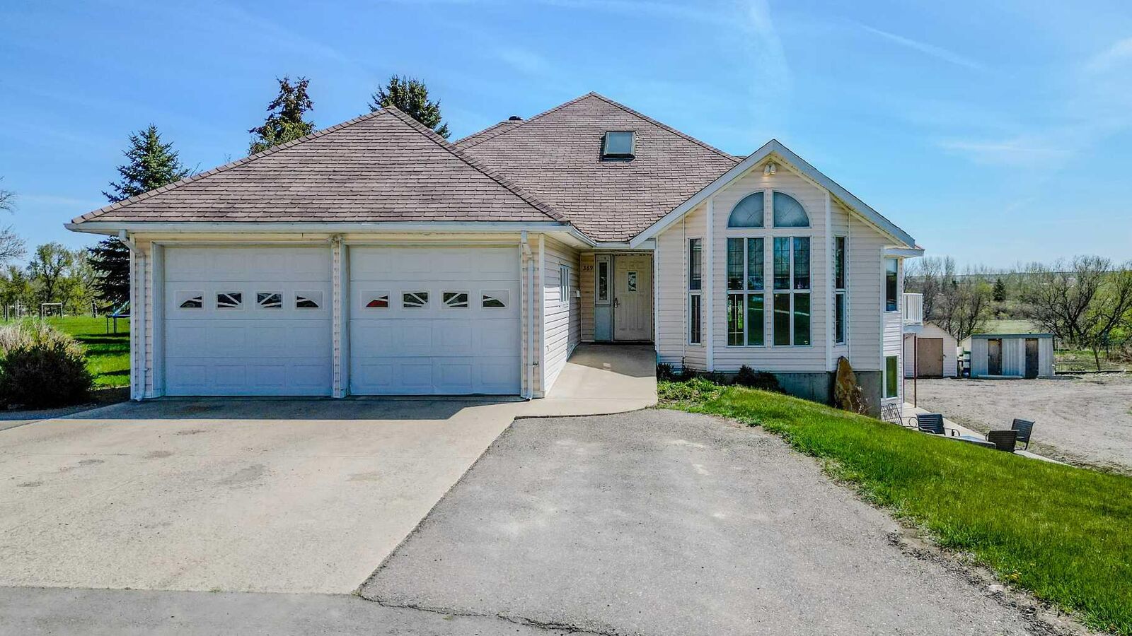 Property Photo:  369 S 2 Street W  AB T0K 1J0 