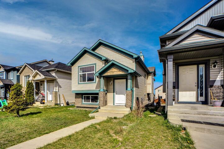 Property Photo:  71 Saddlemont Road NE  AB T3J 5E4 