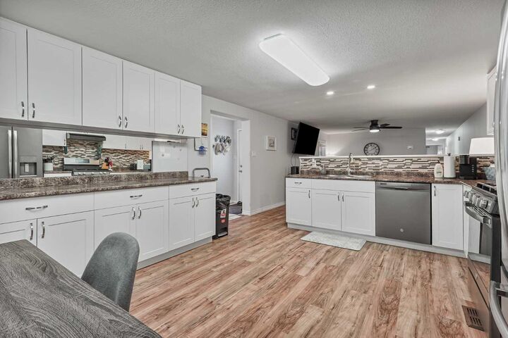 Property Photo:  1410 43 Street S 81  AB T1K 3S5 