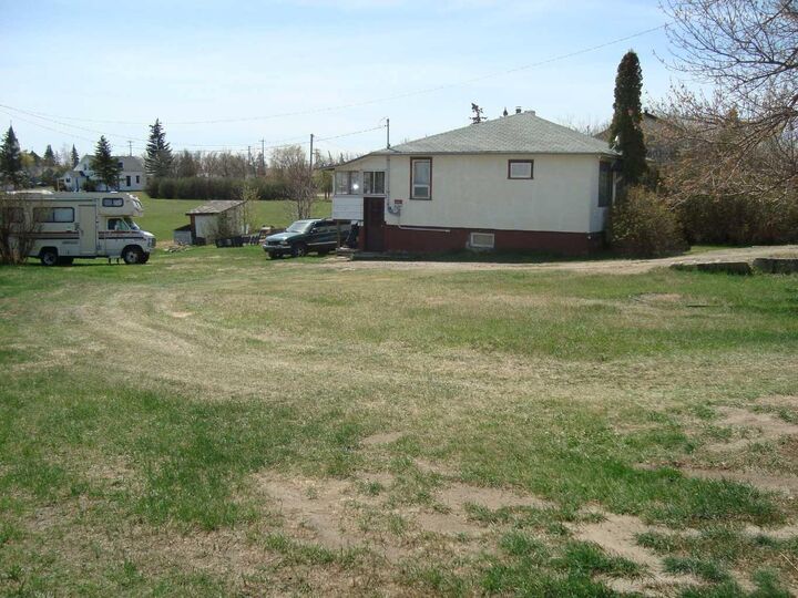 Property Photo:  197 First Street  AB T0M 2C0 