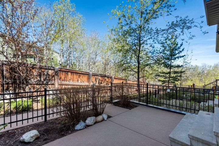 Photo de la propriété:  24 Aspen Hills Common SW  AB T3H 0R7 