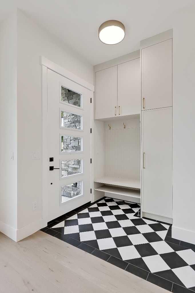Property Photo: 1007 18 Avenue NW AB T2M 0S9