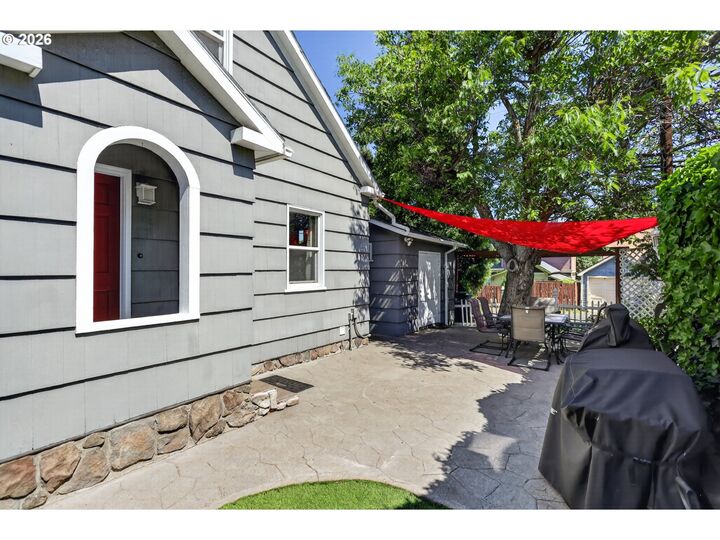 Property Photo: 121 W 10th St OR 97058