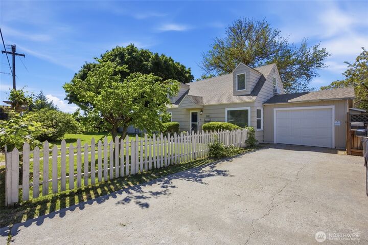 Property Photo:  540  3rd Avenue SW  WA 98823 