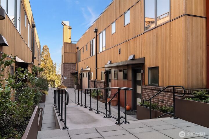 Property Photo:  3300 NE 65th Street 204  WA 98115 