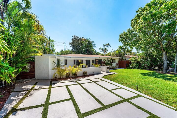 Property Photo: 3000 NE 21st Terrace FL 33306