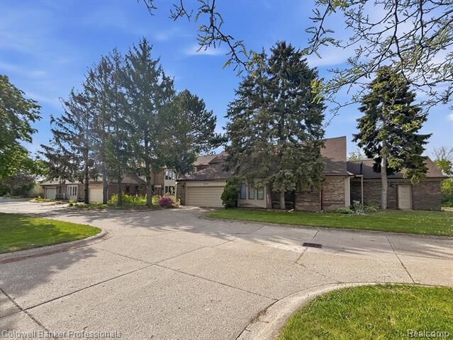 Property Photo:  13730 Plumbrook  MI 48312 