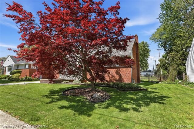 Property Photo:  2464 Cornell Street  MI 48124 