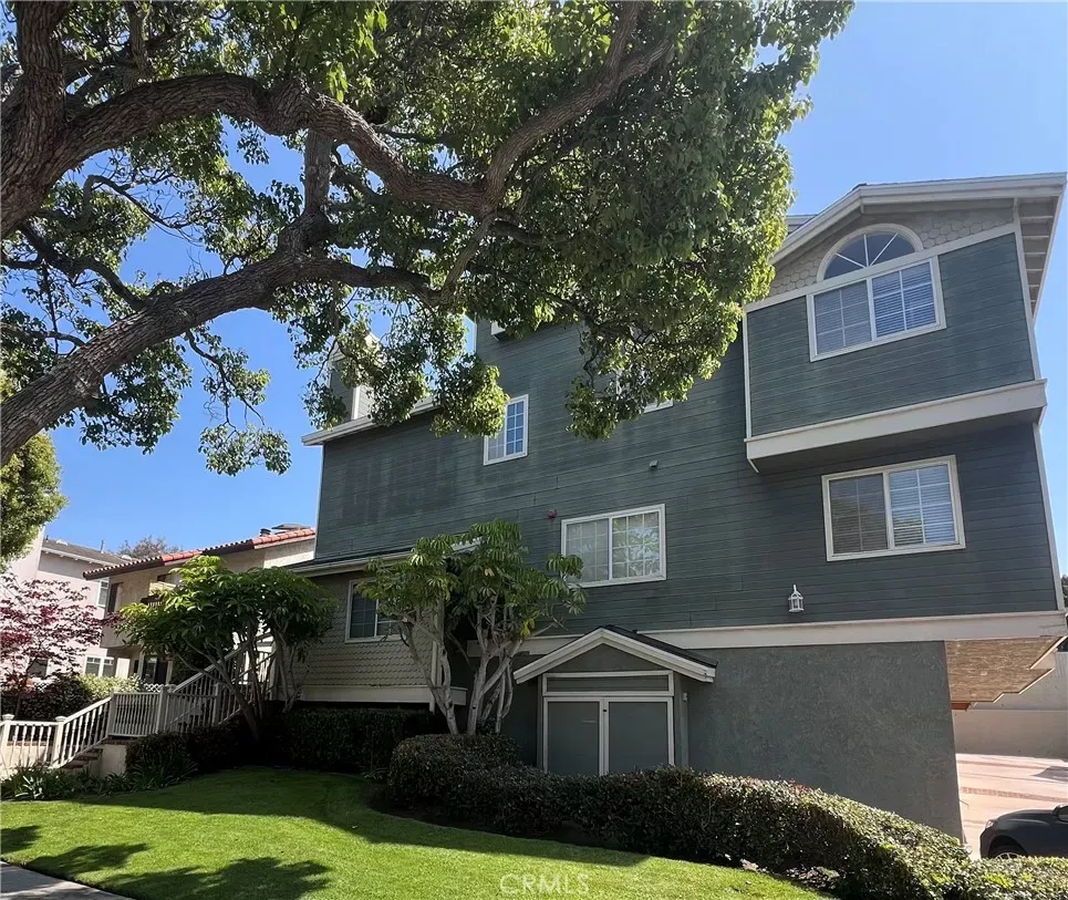 Property Photo: 234 N Irena 3 CA 90277