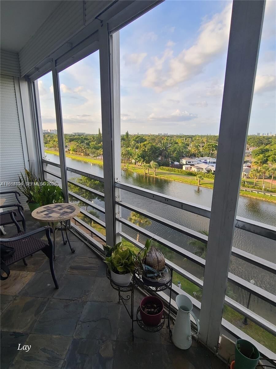 Property Photo:  