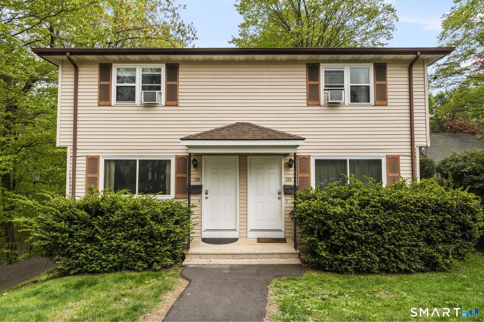 Property Photo:  123-125 Oakland Road  CT 06489 