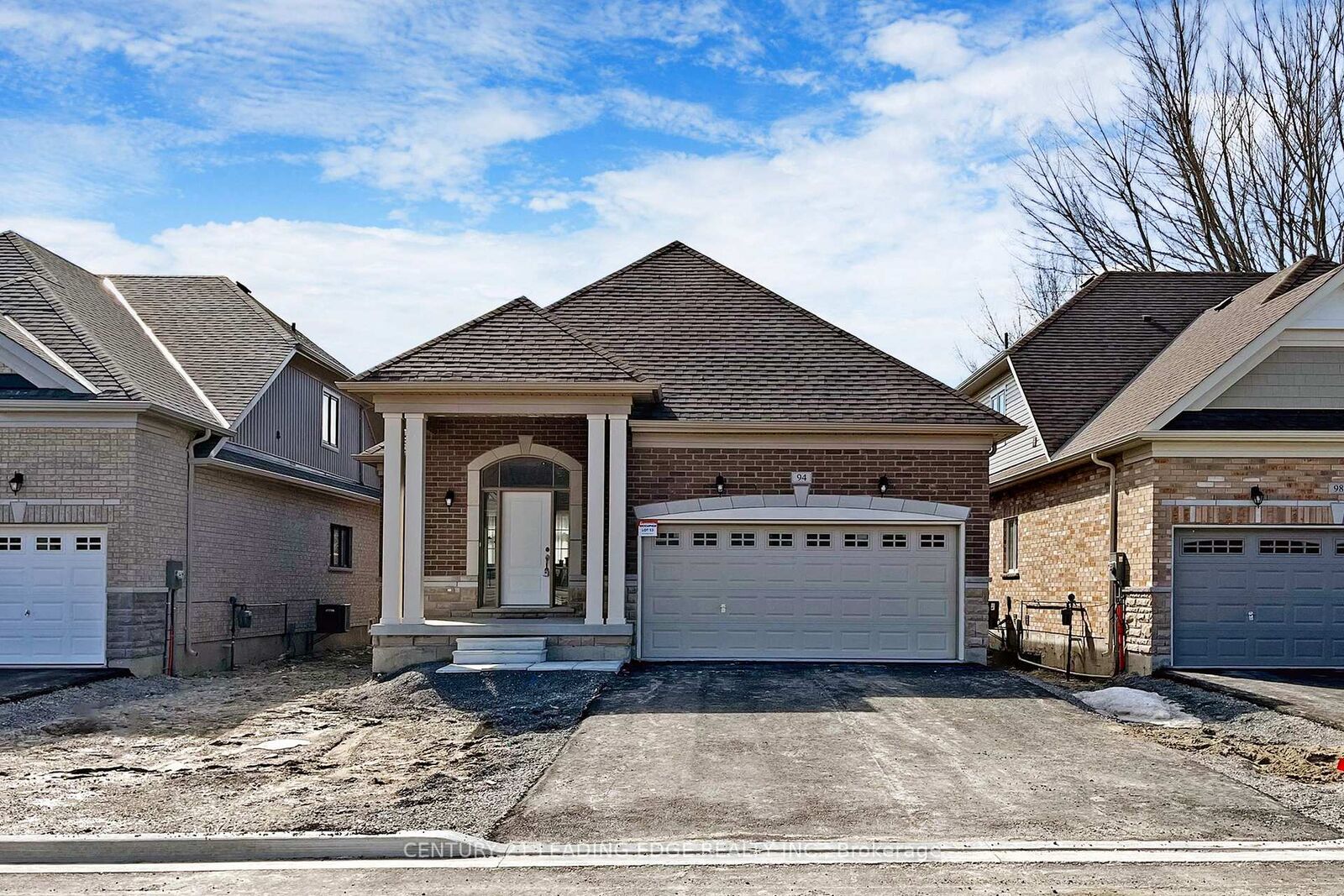 Photo de la propriété:  94 Holtby Court  ON L9L 0B4 