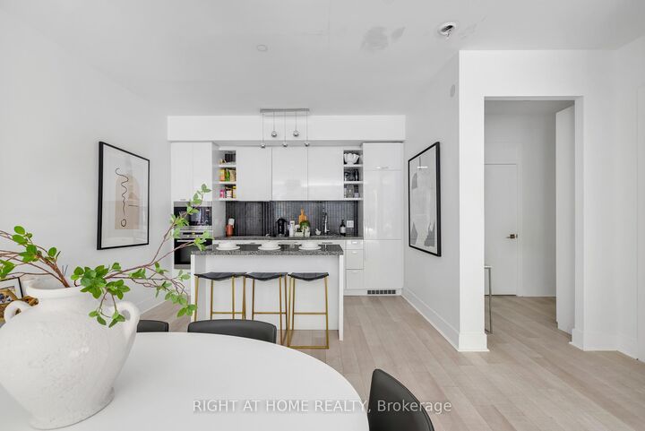 Property Photo: 32 Davenport Road Th 101 ON M5R 1H3