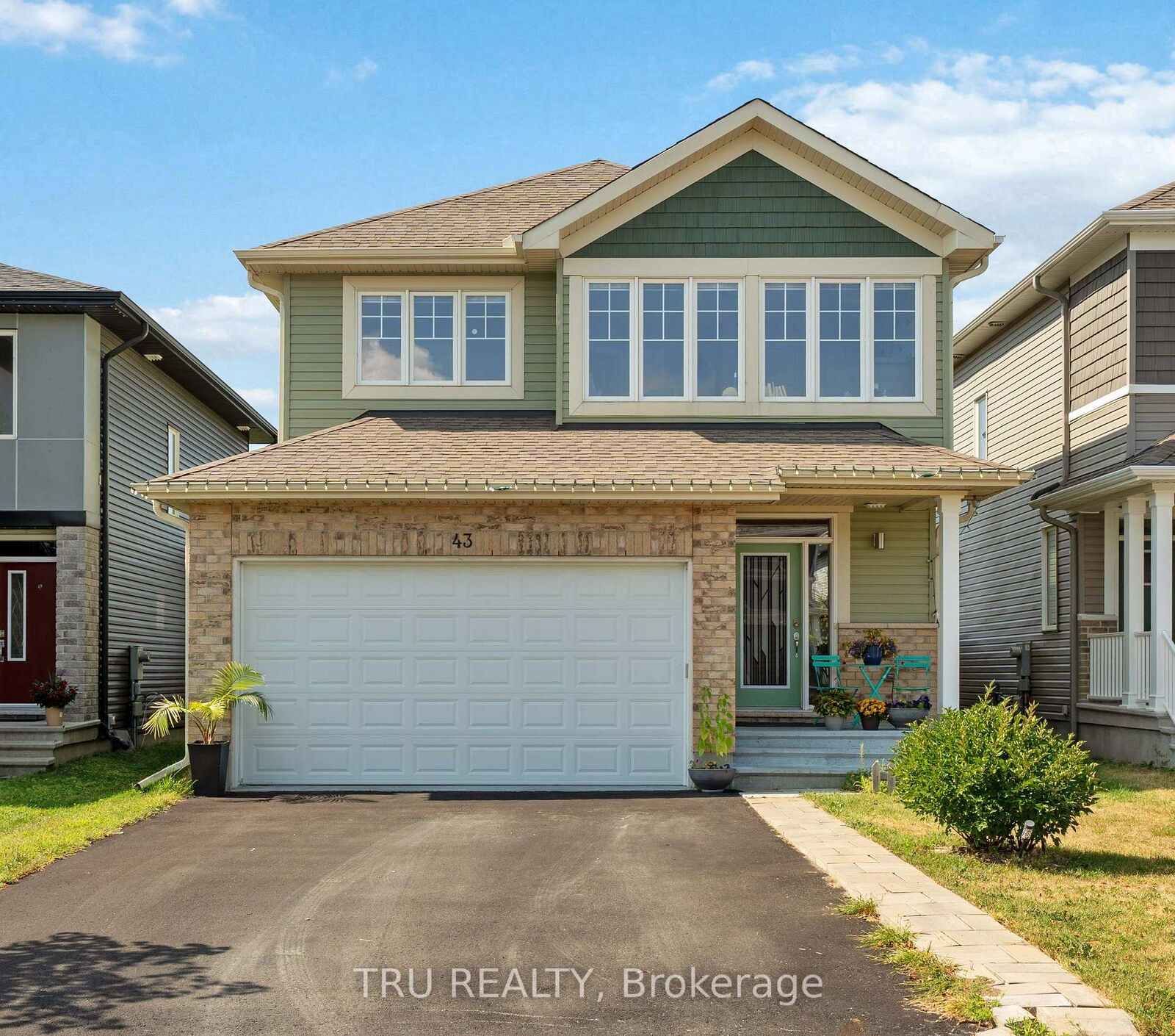 Property Photo: 43 Aridus Crescent ON K2S 2L4