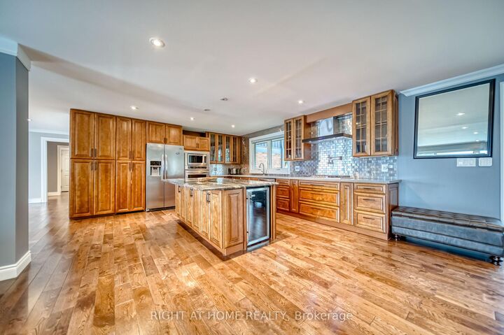 Property Photo: 44 Royal Henley Boulevard ON L2N 4S1
