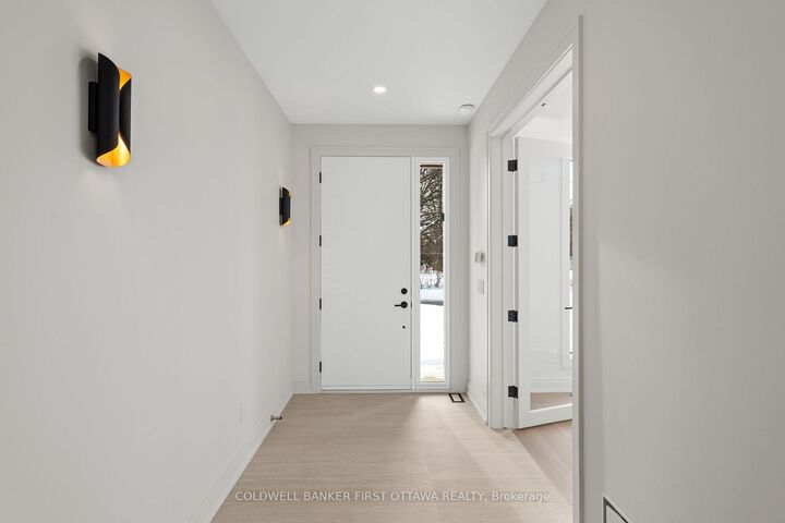 Property Photo:  93 Lotta Avenue  ON K2G 2B8 
