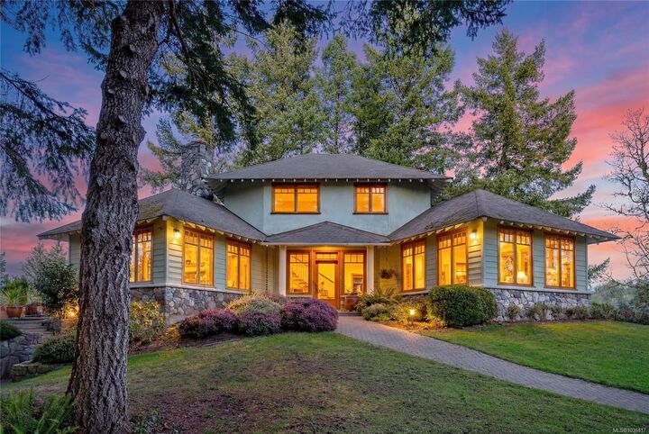 Property Photo:  240 Viaduct Ave W  BC V9E 2B6 