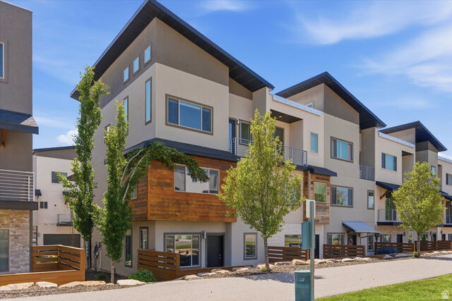 Property Photo:  506 W 2200 N  UT 84041 